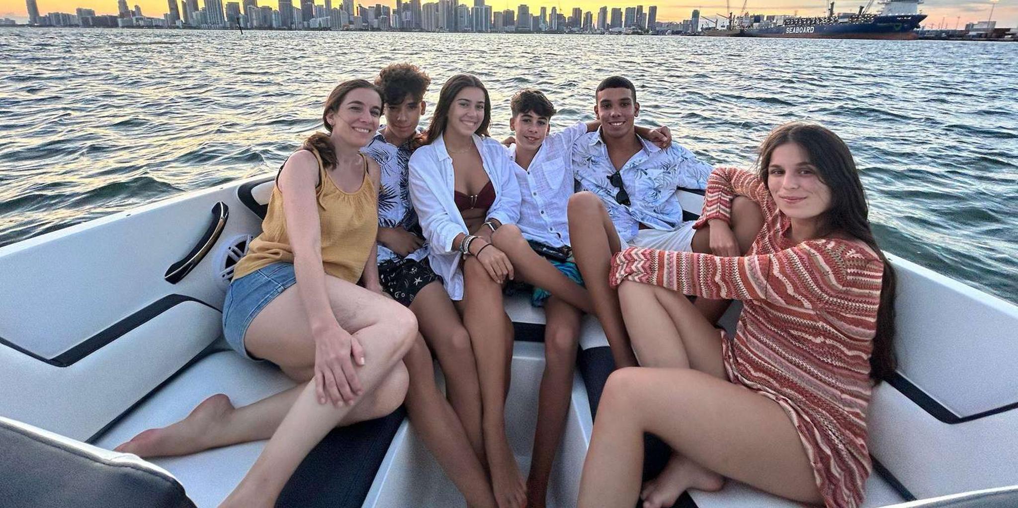 Miami Private Boat Ride with Champagne 1 hr - Image 2