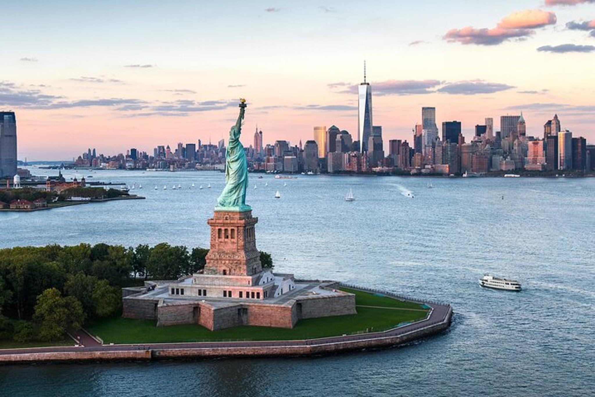 New York Statue of Liberty and Manhattan Walking Tour - Image 2