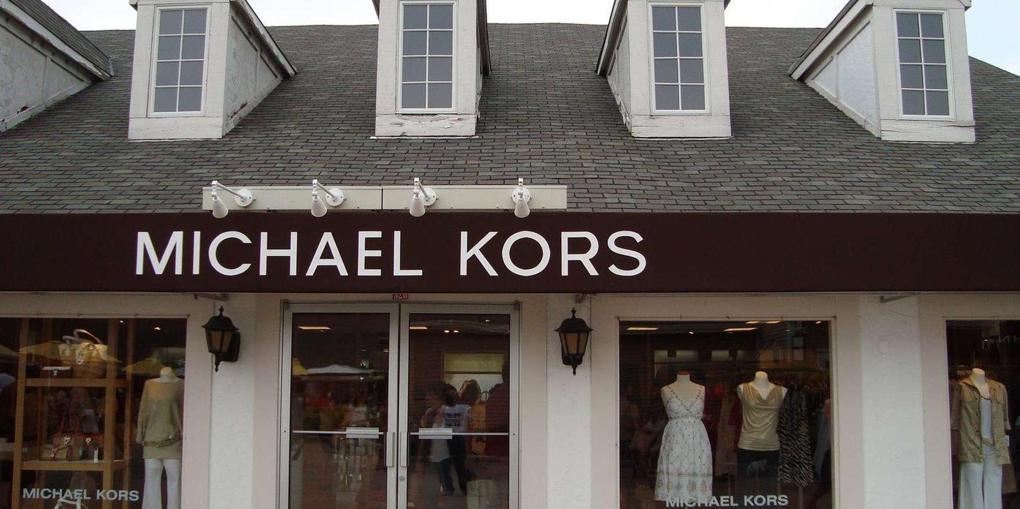 New York City Shopping Tour at Woodbury Outlets - Image 4