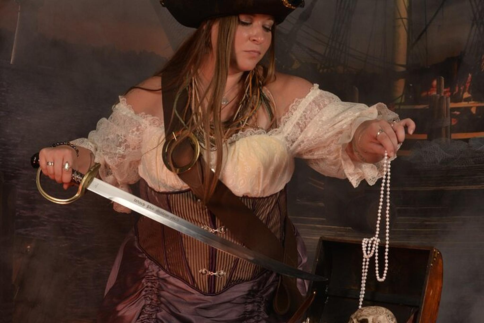 Salem Pirate Costume Photo Shoot 45 Min - Image 2