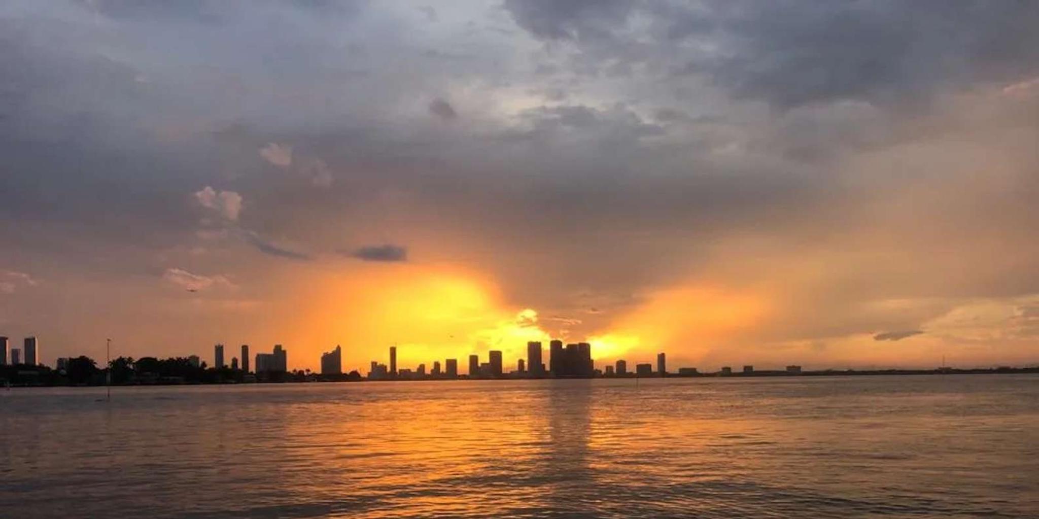 Miami Sunset Boat Tour with Champagne