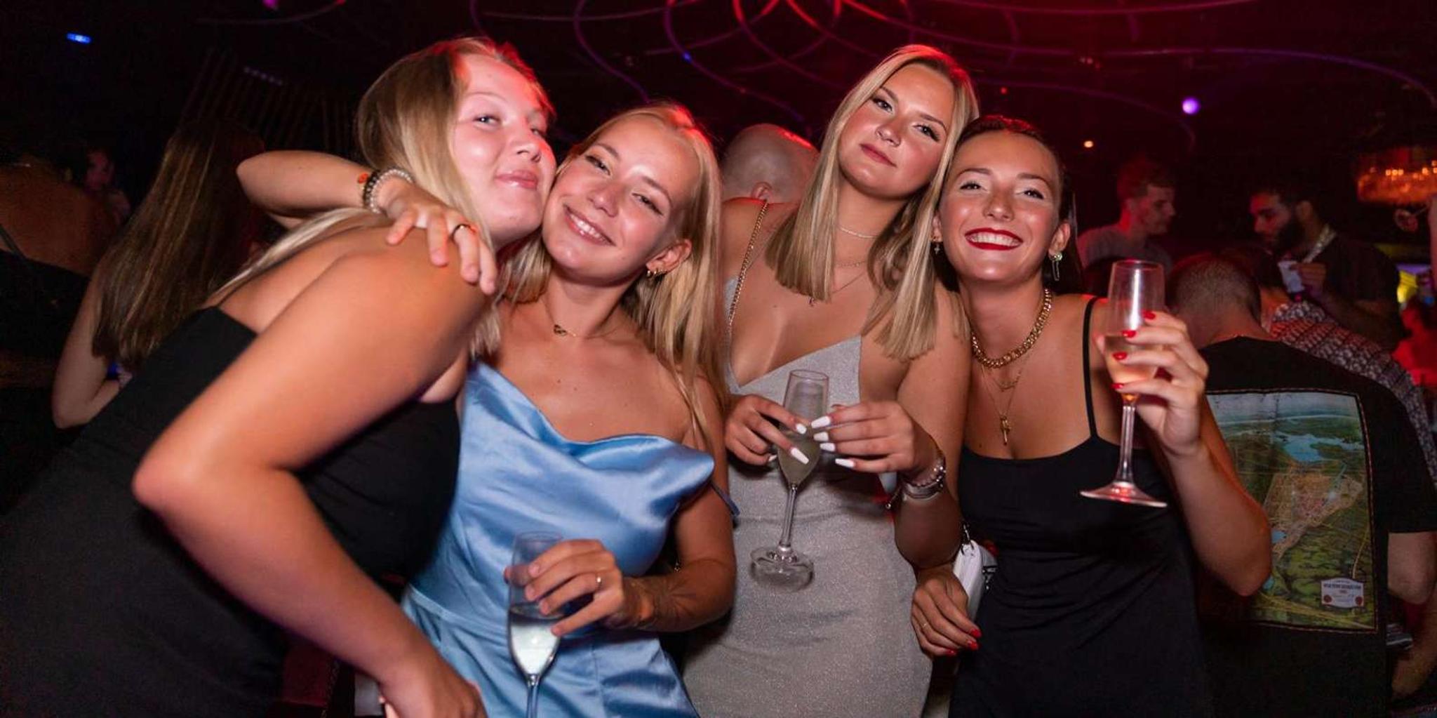 Miami Bar Crawl with Drinks Discounts and Club Entry - Image 2