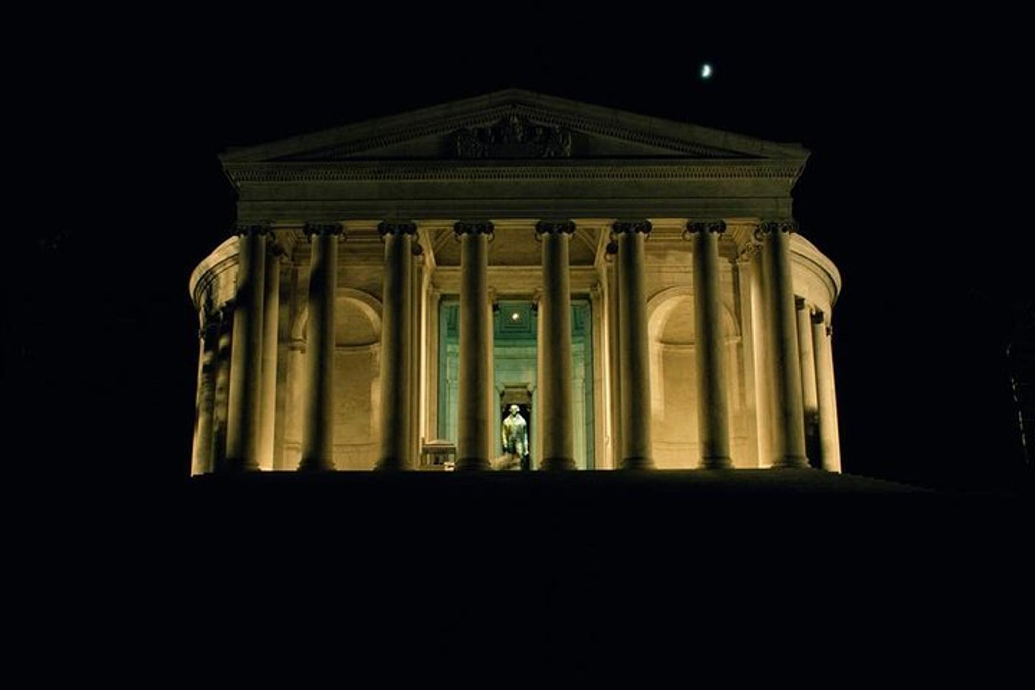 Washington DC Monuments by Moonlight Trolley Tour - Image 6
