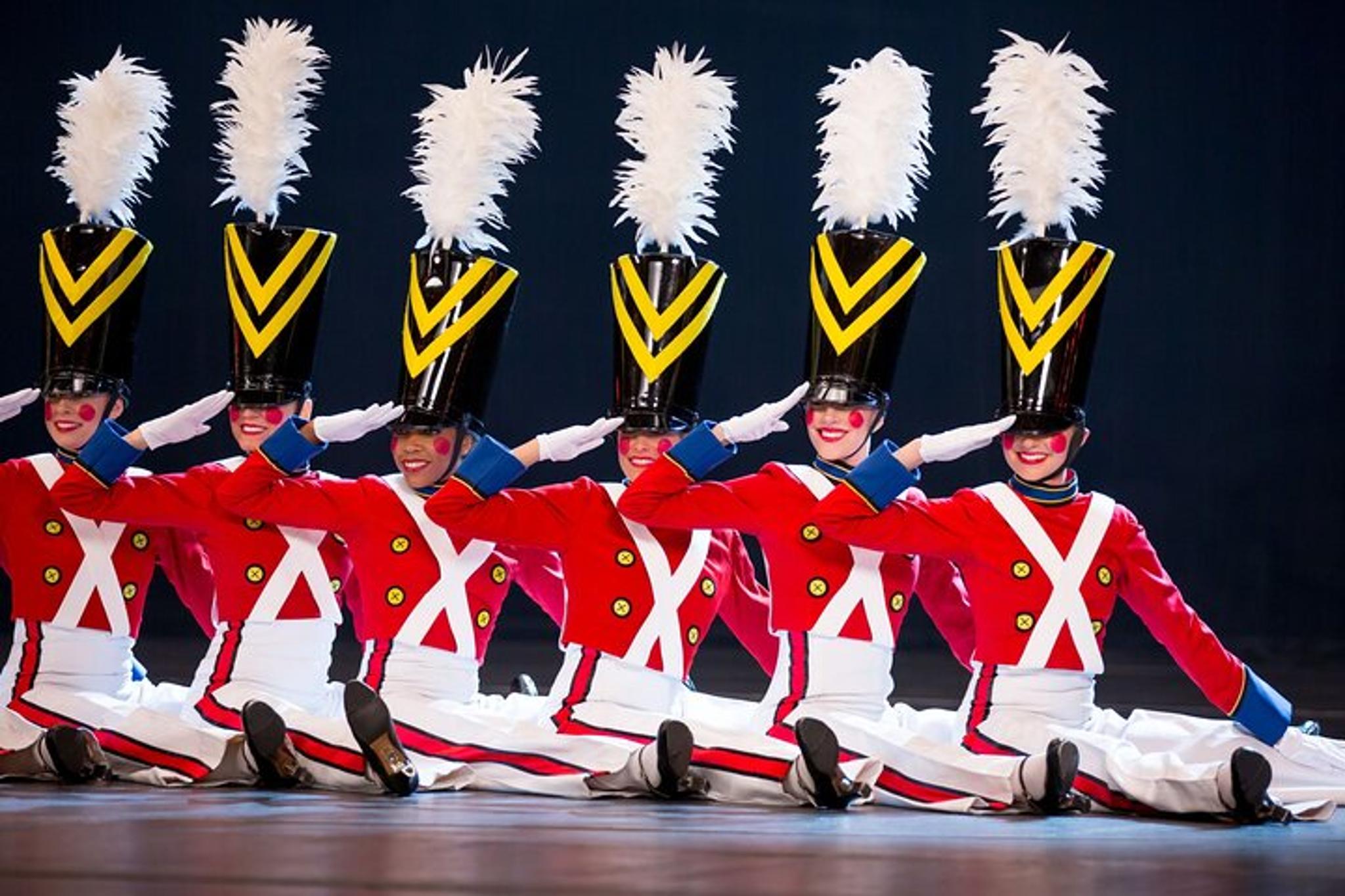New York City Christmas Spectacular and Times Square Breakfast - Image 4