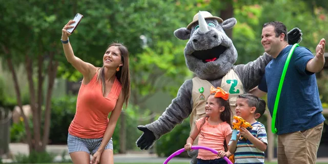 San Antonio Zoo Admission Ticket - Image 6