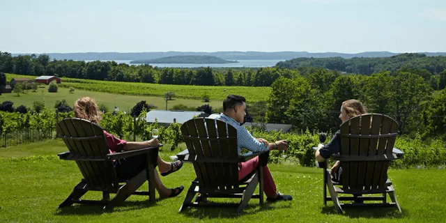 Traverse City Wine Tour on Old Mission Peninsula - Image 2