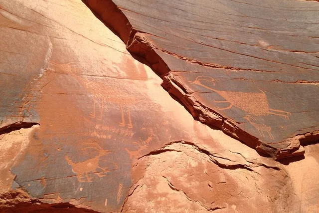 Monument Valley 4×4 Backcountry Tour 2.5 hr - Image 5