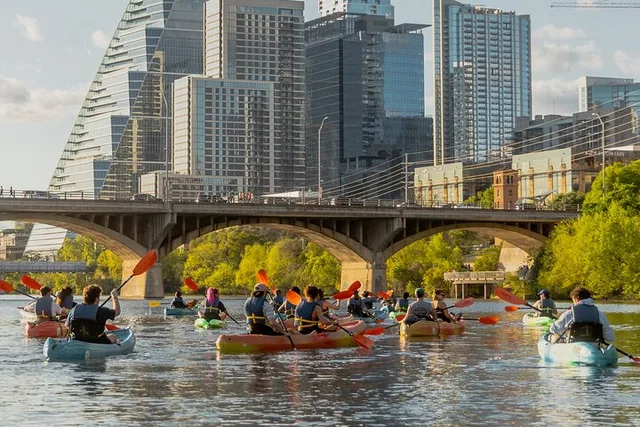 Austin Bat Kayak Tour at Sunset 2 hr - Image 2