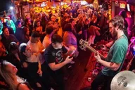 New York City Bar Crawl with Games and Live Music thumbnail 6