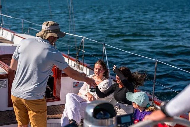 Newport Sightseeing Sail on Classic Sailboat 90 min - Image 4