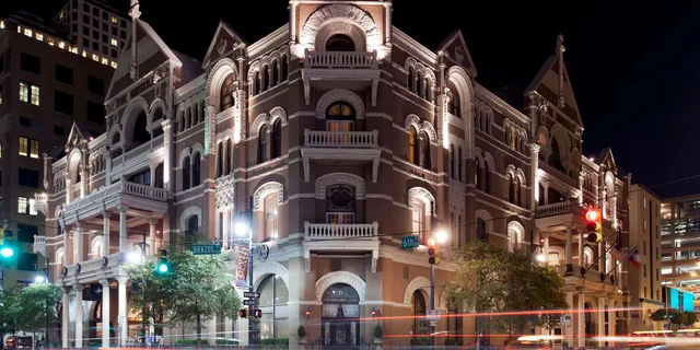 Austin Haunted Pub Crawl Walking Tour 2 hr - Image 6