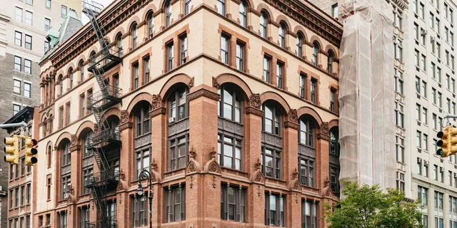 New York Taylor Swift Hotspots Walking Tour - Image 5