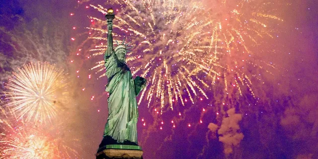 New York City New Year's Eve Fireworks Cruise - Image 2