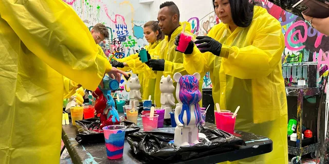 Chicago Fluid Bear Painting Experience - Image 6