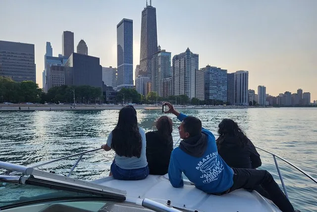Chicago Boat Tour - Image 3