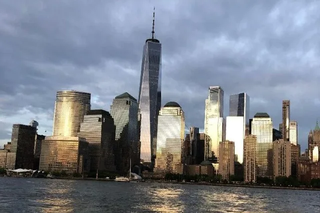 New York City Private Boat Tour 1 hr - Image 4