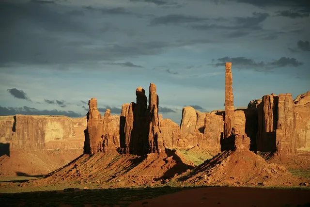 Monument Valley 4×4 Backcountry Tour 2.5 hr - Image 1