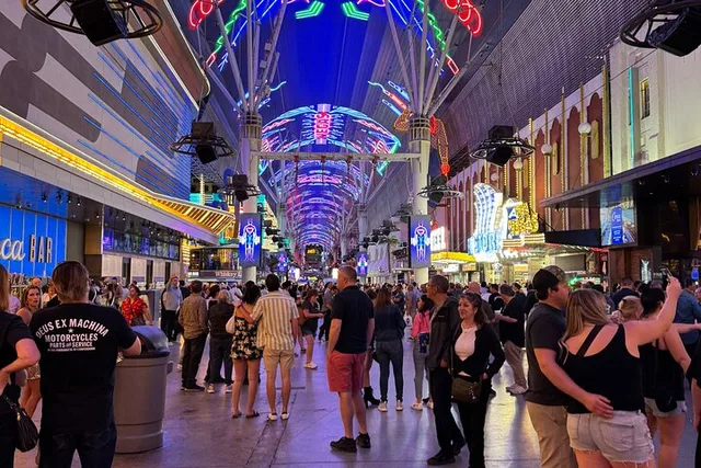 Las Vegas Downtown Tour - Image 2