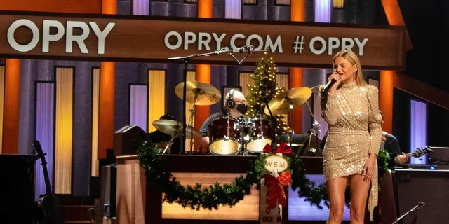 Nashville Country Christmas Show at Opry House - Image 3