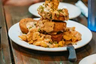 New Orleans Garden District Food and History Tour thumbnail 4