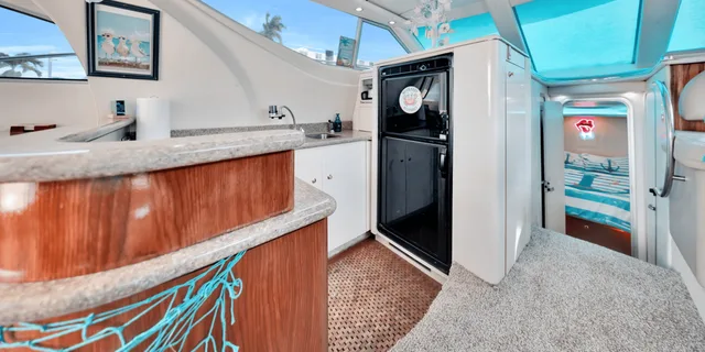 Miami Yacht Rental with Jet Skis 3-4 hr - Image 3