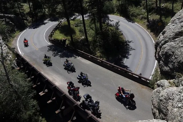 Mt Rushmore Tour with Crazy Horse and Needles - Image 3