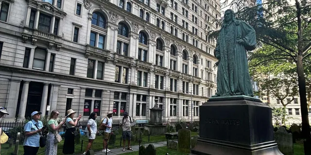 New York City Walking Tour: Charging Bull, Wall Street, and 9/11 Memorial - Image 6