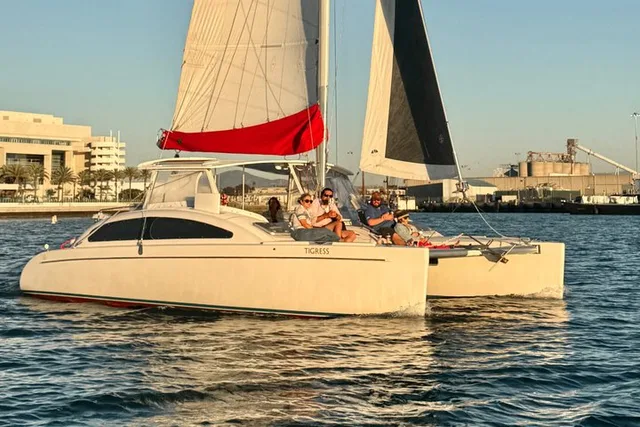 San Diego Catamaran Sail with Drinks 2.5 Hr - Image 1