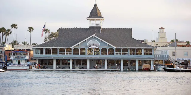 Newport Beach Electric Boat Rental - Image 3