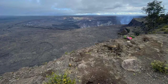 Hilo Volcanoes and Black Sand Beach Tour - Image 3