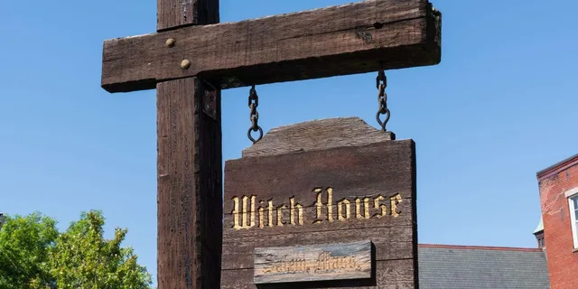 Salem Walking Tour: Spooky Legends - Image 3