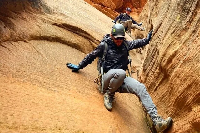Rock Canyon Rappelling Near Zion National Park - Image 4