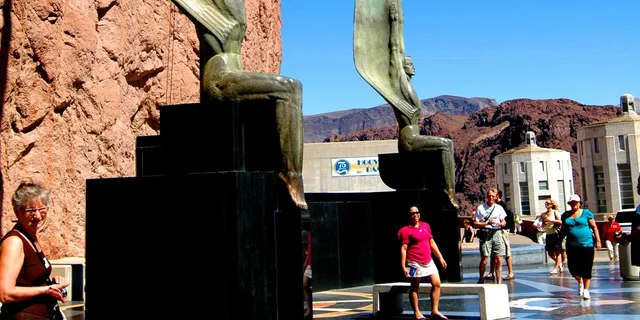 Las Vegas Hoover Dam Small Group Tour - Image 4