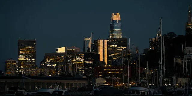 San Francisco City Lights Sail - Image 2