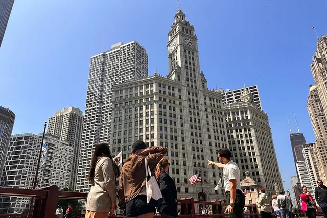 Chicago History and Evolution Walking Tour - Image 5
