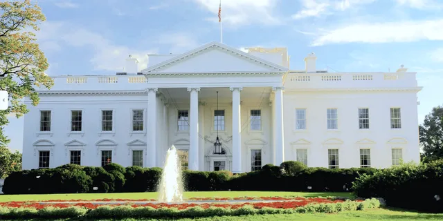 Washington DC City Tour with Seasonal Boat Cruise - Image 6