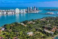 Miami Skyline Vintage Yacht Cruise thumbnail 6