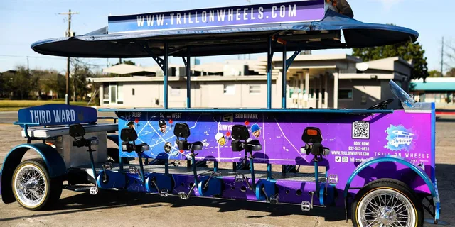 Houston Hip-Hop Brunch Party Bike Tour - Image 1