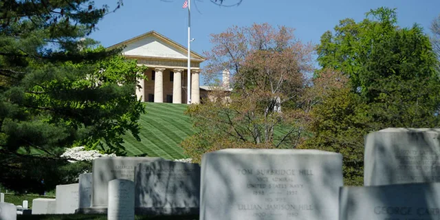 Arlington National Cemetery Hop-On Hop-Off Tour - Image 5