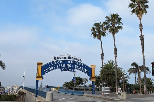 Santa Monica Scavenger Hunt Walking Tour - Image 1