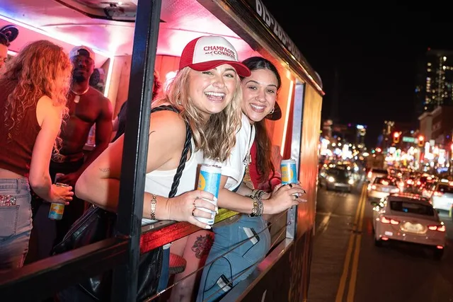 Nashville Party Bus Tour on Broadway - Image 5