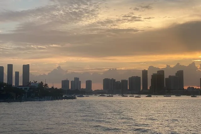 Miami Biscayne Bay Star Island Sightseeing Cruise - Image 6