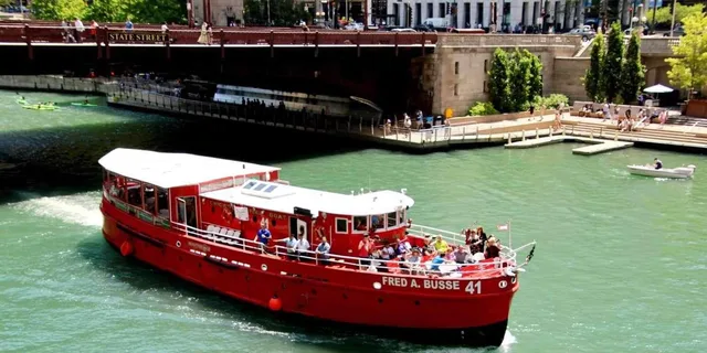 Chicago Happy Hour Cruise - Image 4