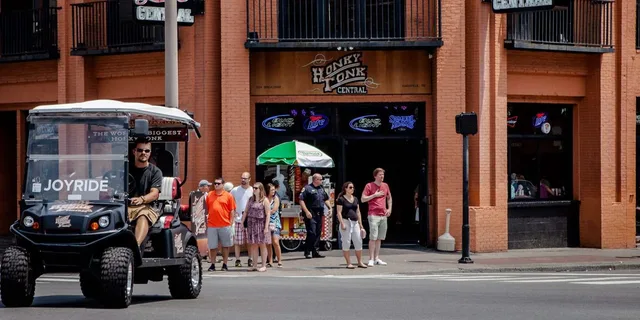 Nashville Golf Cart Bar Crawl - Image 2