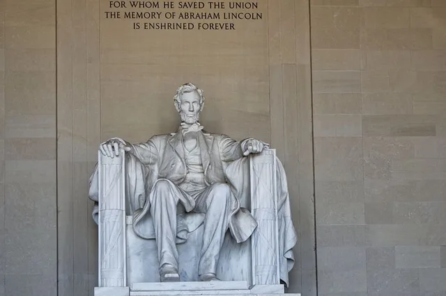 Washington DC Monuments Night Tour - Image 6