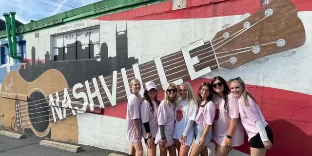 Nashville Murals & Mimosas BYOB Bus Tour 2 hr - Image 5