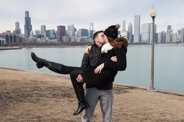 Chicago Walking Tour: Love Stories & Landmarks 2 hr - Image 2