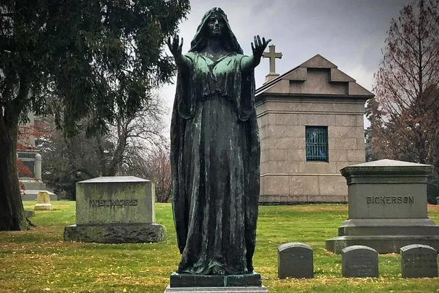 New York Woodlawn Cemetery Self-Guided Audio Tour - Image 6