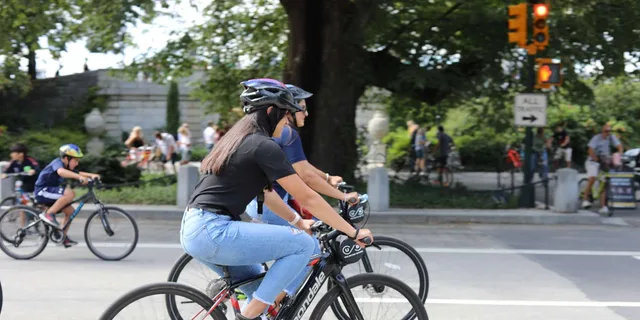 New York City E-Bike Rental for Central Park - Image 2
