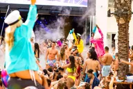 Las Vegas Pool Crawl with Free Drinks thumbnail 5